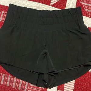 Women’s CVG black daybreak running shorts